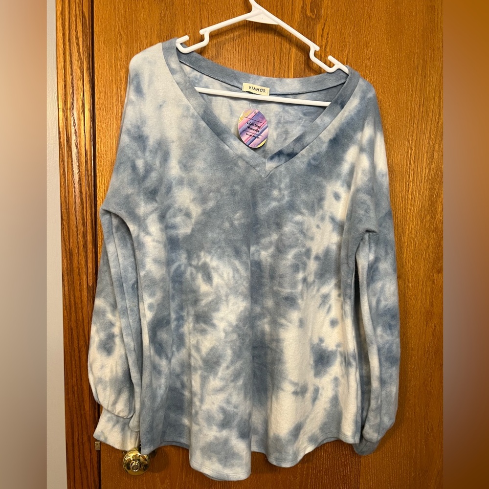 VIAMOR LONG SLEEVE Tie Dye Blues Super Soft‎ V Neck TOP L NWT